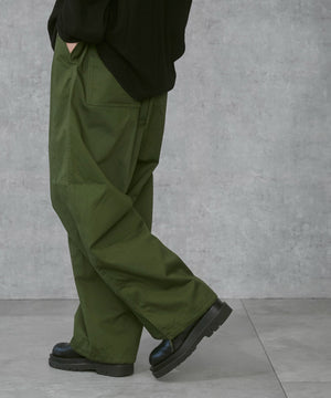 オリーブ モデル：168cm M着用