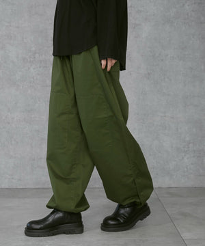 オリーブ モデル：168cm M着用