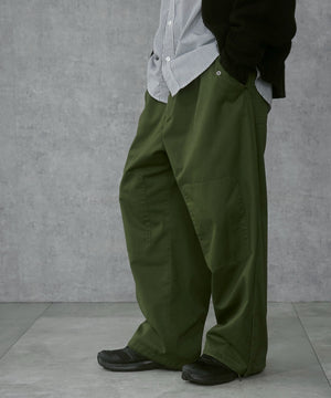 オリーブ モデル：168cm M着用