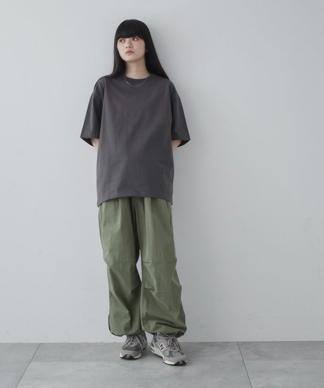 ブラックその他 モデル：165cm M着用