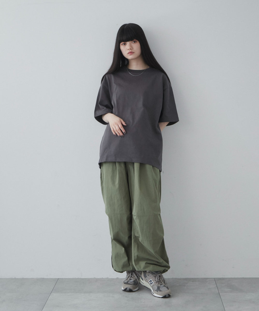 ブラックその他 モデル：165cm M着用