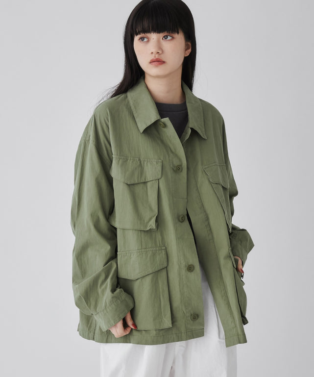 カーキ モデル：165cm M着用