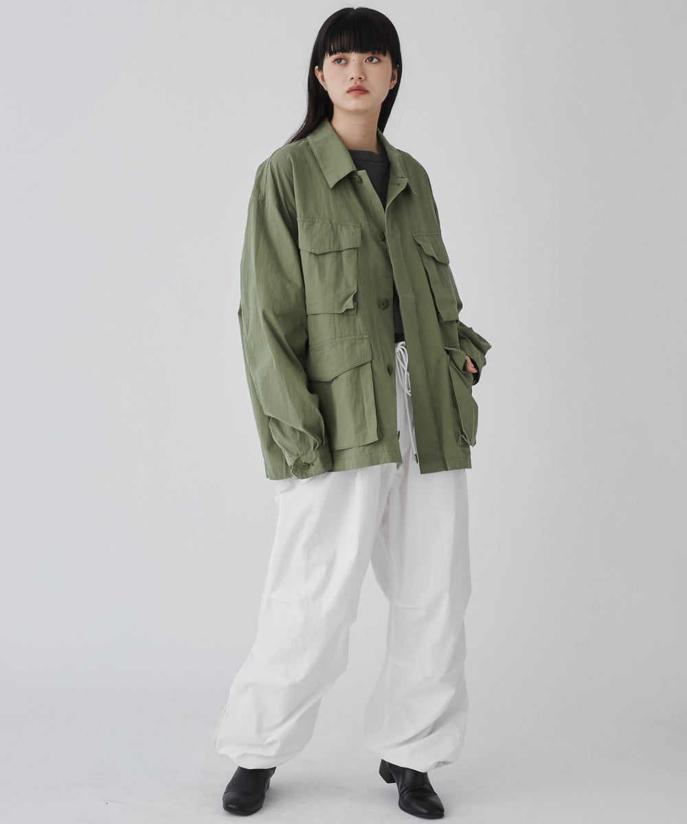 カーキ モデル：165cm M着用