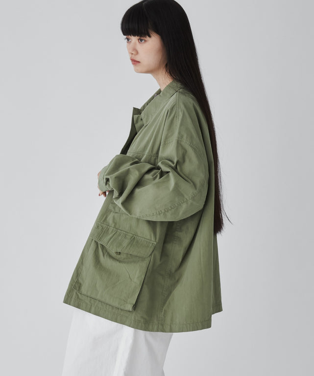 カーキ モデル：165cm M着用