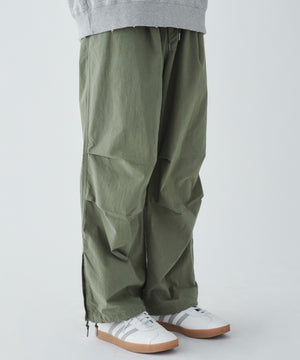 カーキ モデル：181cm L着用