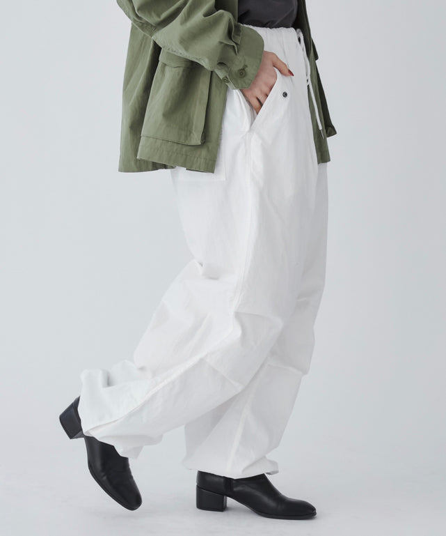 ホワイト モデル：165cm M着用