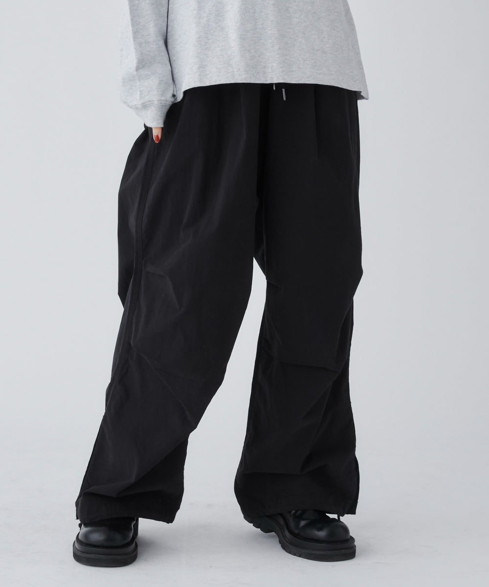 ブラック モデル：165cm M着用