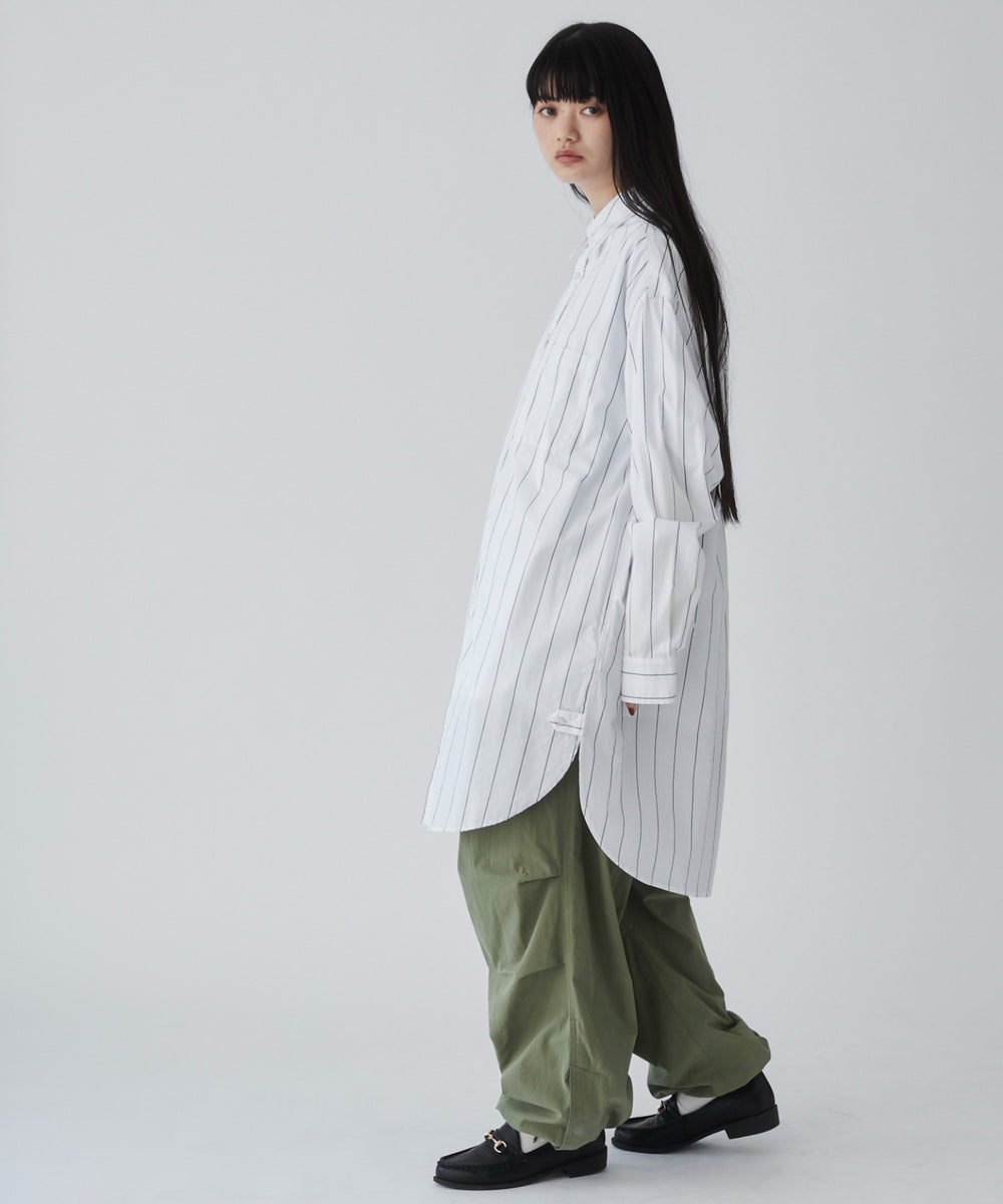 ホワイト系ストライプ モデル：165cm M着用