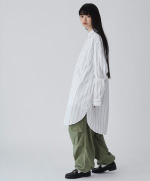 ホワイト系ストライプ モデル：165cm M着用