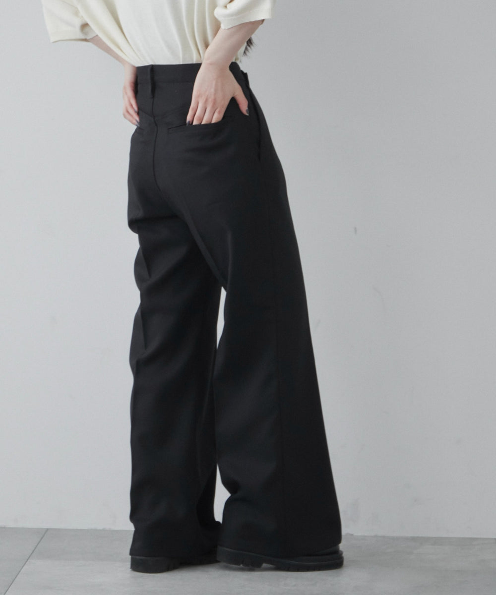 ブラック モデル：165cm M着用