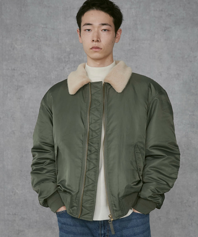 カーキ モデル：183cm L着用