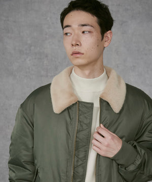 カーキ モデル：183cm L着用