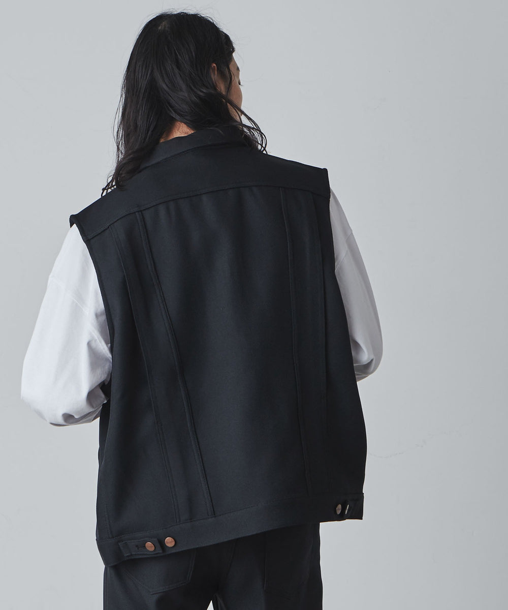 ブラック モデル：181cm L着用