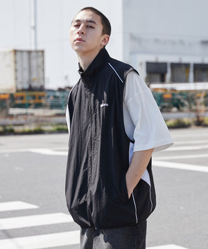 ブラック モデル：176cm L着用