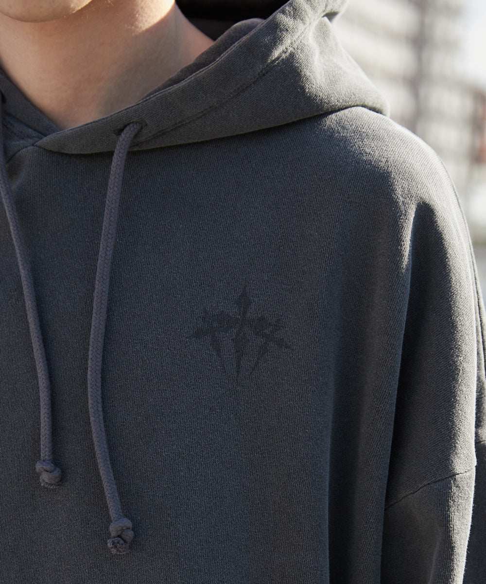 ピグメントグラフィックプルパーカー