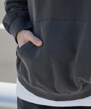 ピグメントグラフィックプルパーカー