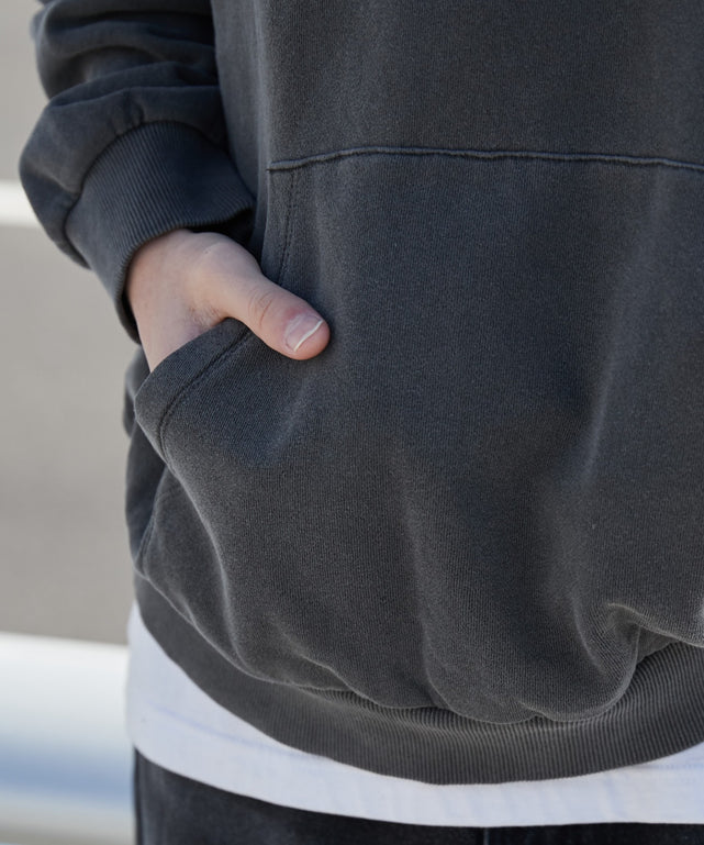 ピグメントグラフィックプルパーカー