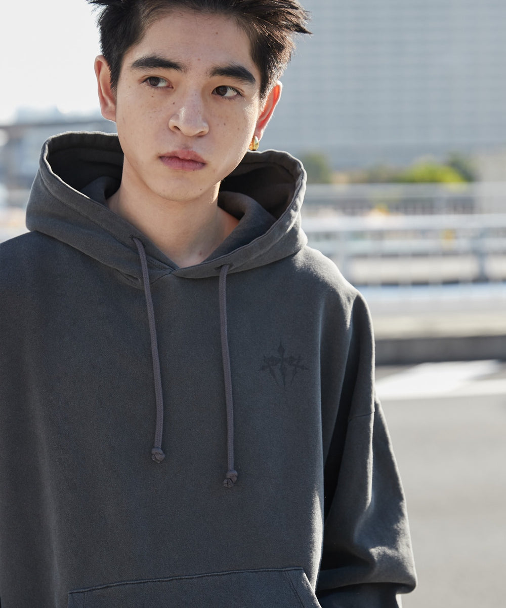 ピグメントグラフィックプルパーカー