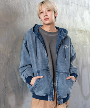 デニム淡加工 モデル：175cm L着用