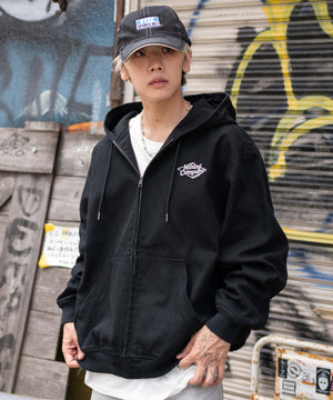 ブラック モデル：175cm L着用