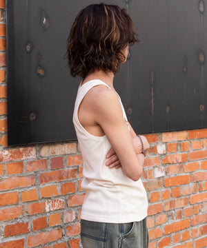 オフホワイト　モデル:175cm L着用