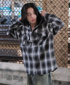 ブラックチェック1　モデル:175cm L着用