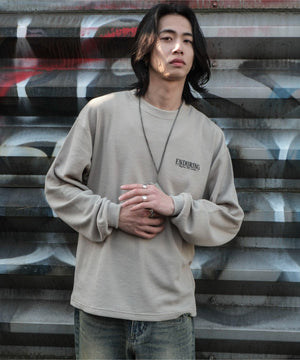 ベージュソノタ　モデル:175cm L着用