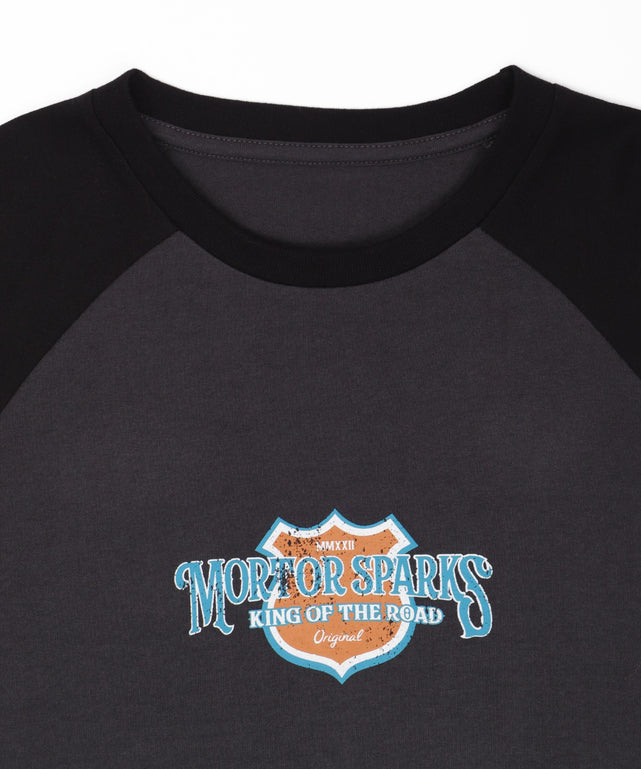 リラックスフィットグラフィックラグランT（7S）