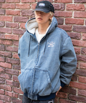 デニム淡加工 モデル：175cm L着用