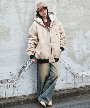 ベージュ モデル：159cm M着用