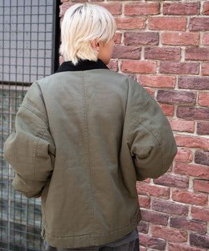 カーキ モデル：175cm L着用