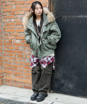 カーキ　モデル：159cm M着用