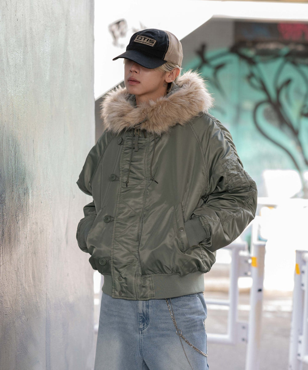 カーキ モデル：175cm L着用