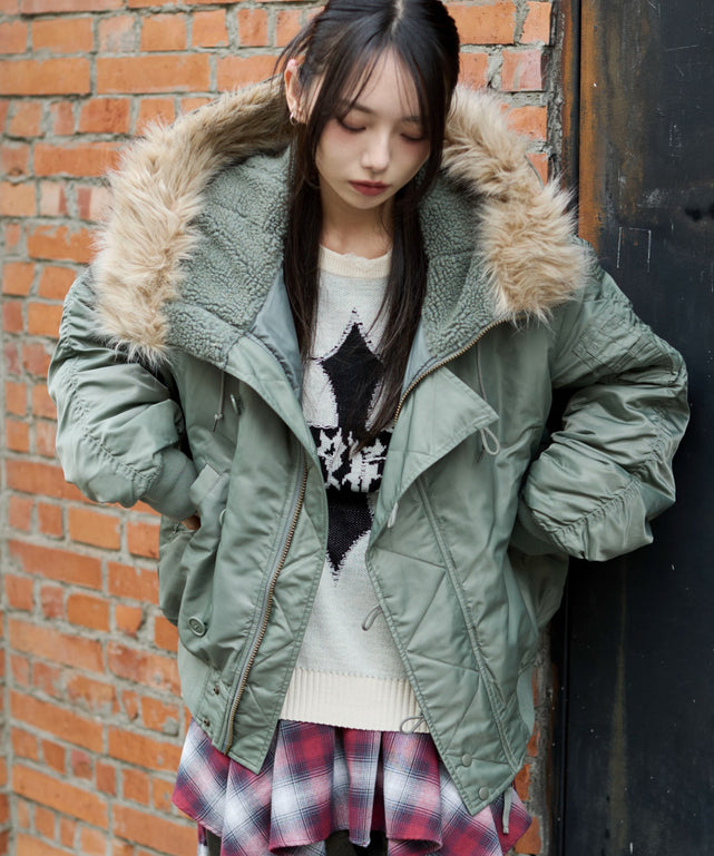 カーキ　モデル：159cm M着用