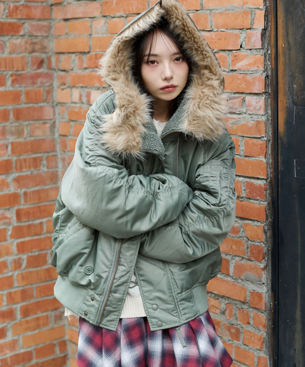 カーキ　モデル：159cm M着用