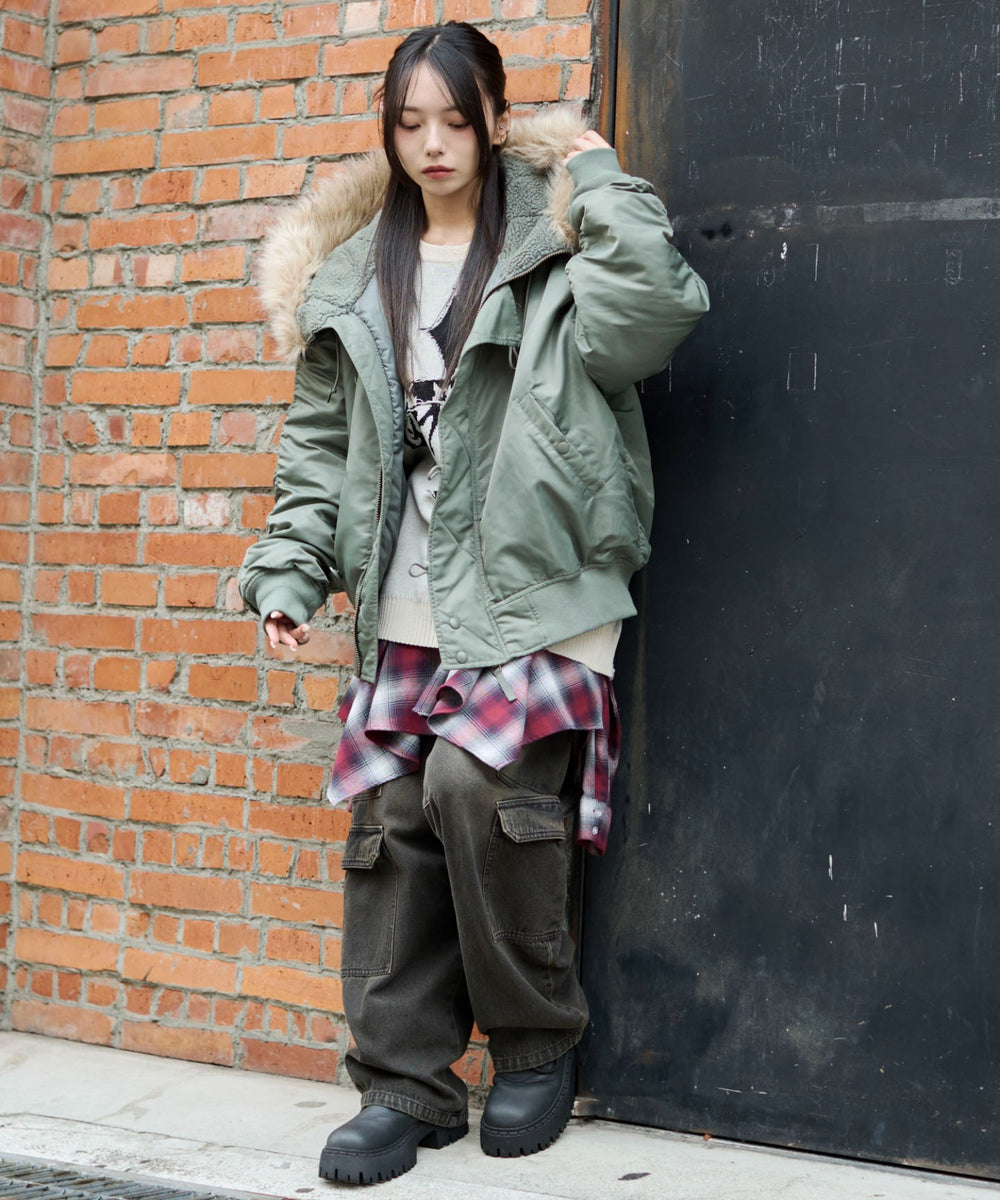 カーキ　モデル：159cm M着用