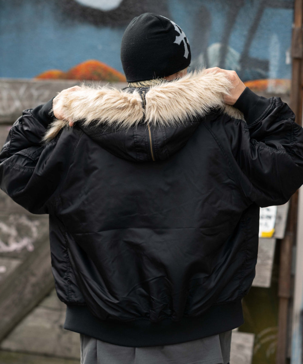 ブラック モデル：175cm L着用