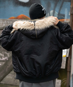 ブラック モデル：175cm L着用