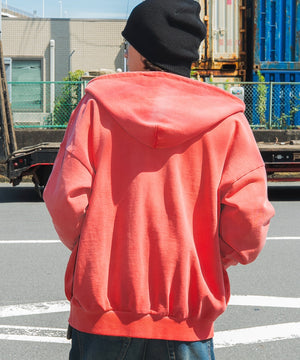レッドソノタ モデル：182cm L着用