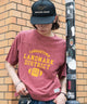 フットボールグラフィックT(SS)/ワイン モデル：182cm L着用