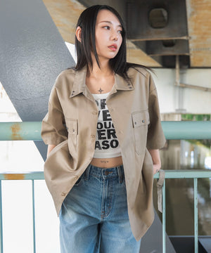 ベージュ　モデル：159cm L着用