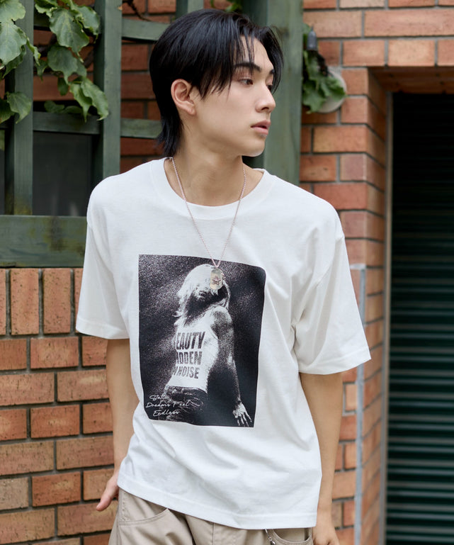 ホワイト　モデル：175cm L着用　
