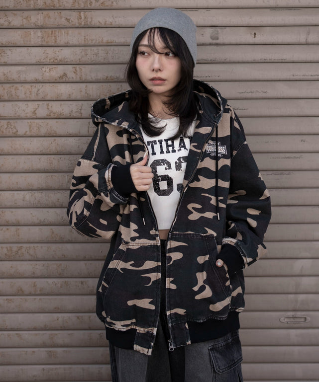 柄１　モデル：159cm L着用