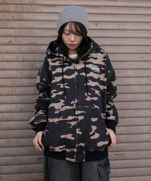 柄１　モデル：159cm L着用