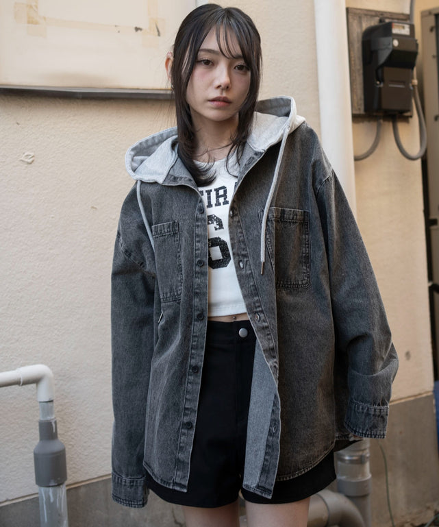 デニムフードシャツ（LS）/デニムブラックソノタ　モデル：159cm L着用