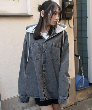 デニムブラックソノタ　モデル：159cm L着用