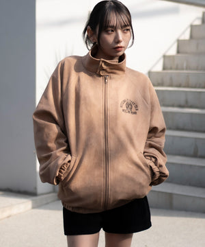 ベージュ　モデル：159cm L着用