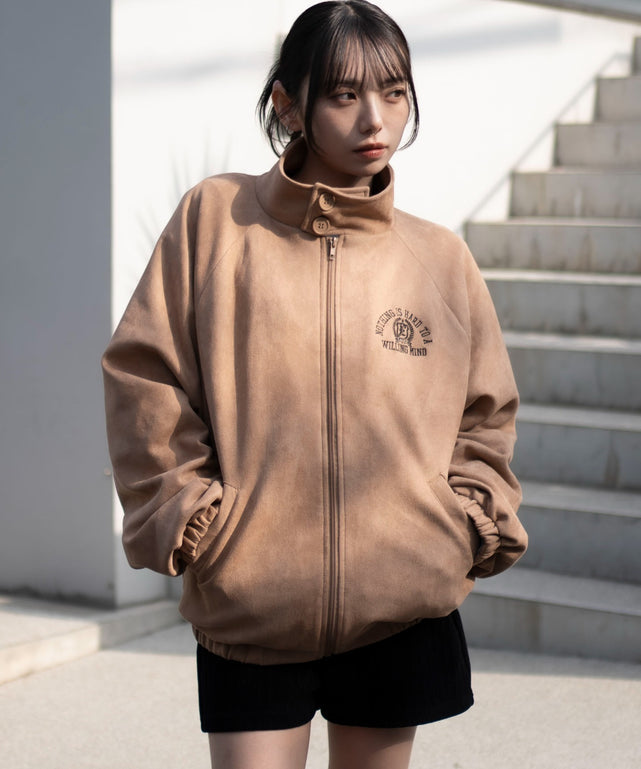 ベージュ　モデル：159cm L着用