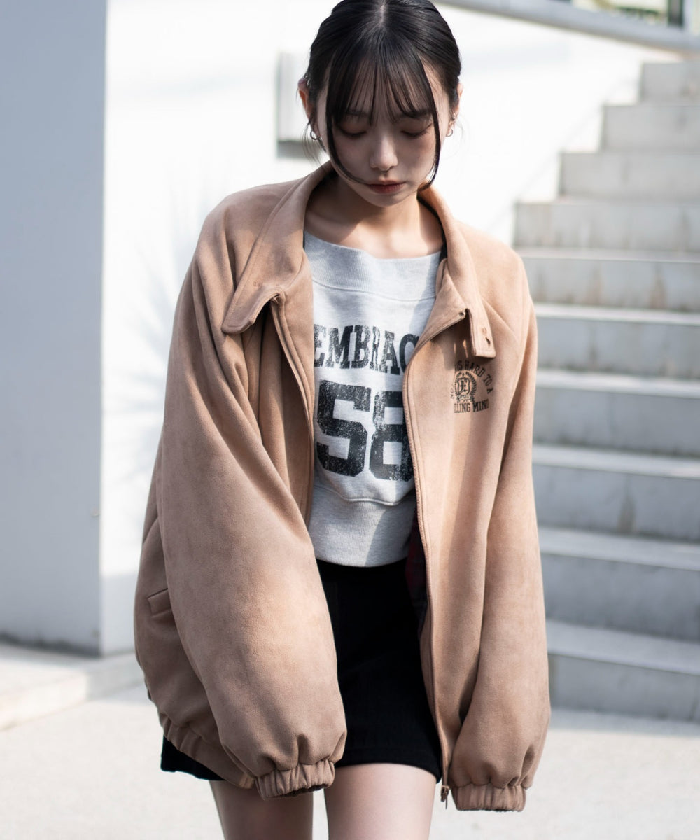 ベージュ　モデル：159cm L着用