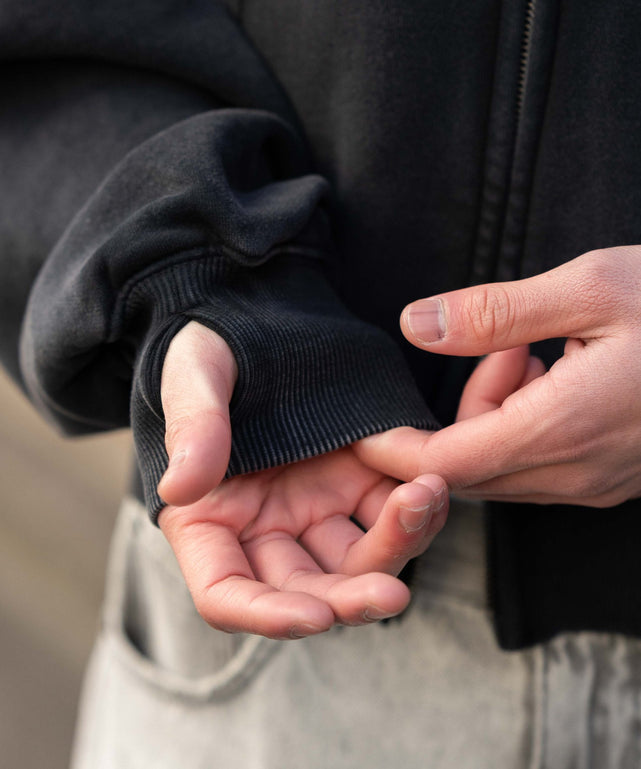 ブリーチファーグラフィックZIPパーカー